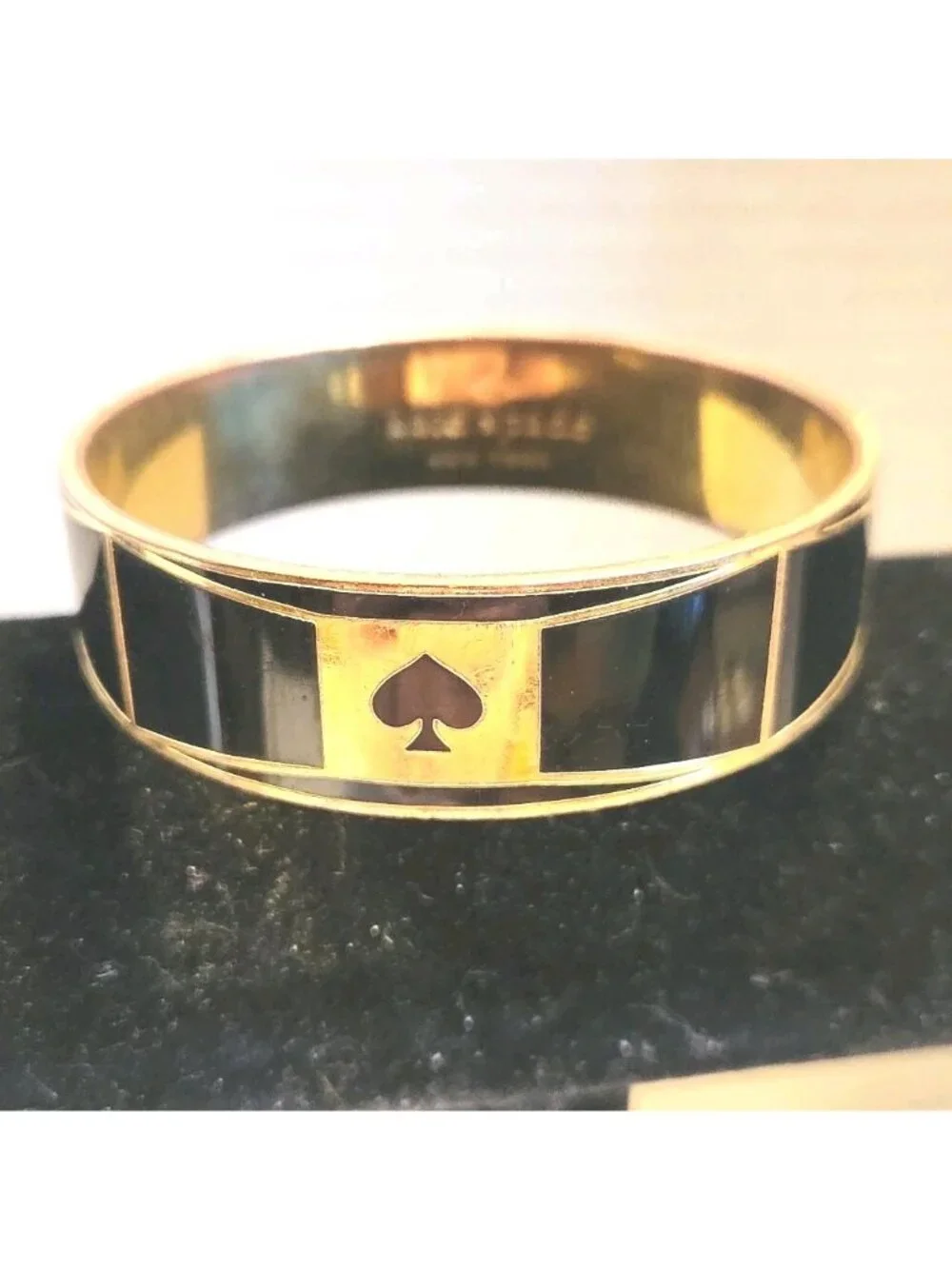Kate Spade Take A Bow Gold Toned Bangle Bracelet With Spade READ - Picture 2 of 13
